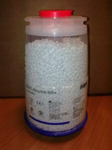A canister of soda lime, which is attached to the breathing tube and absorbs and CO2 the patient might have exhaled. This picture was taken from https://en.wikipedia.org/wiki/Soda_lime